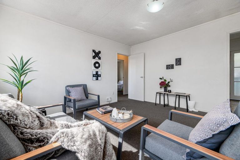 Photo of property in 2/219 Swanson Road, Henderson, Auckland, 0610