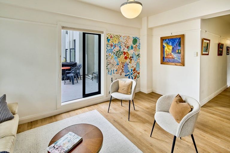 Photo of property in 4/24 Elizabeth Street, Mount Victoria, Wellington, 6011