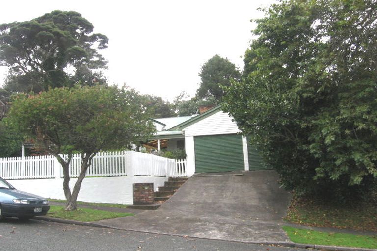 Photo of property in 38 Holyoake Place, Chatswood, Auckland, 0626