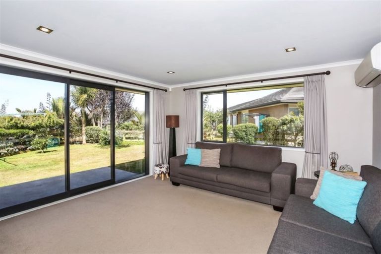 Photo of property in 32 Searle Drive, Patumahoe, Pukekohe, 2679