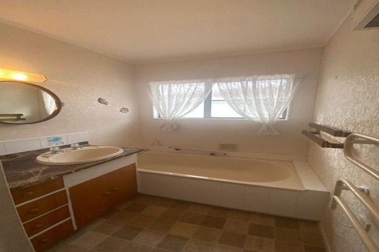 Photo of property in 30 Oxford Street, Tawa, Wellington, 5028