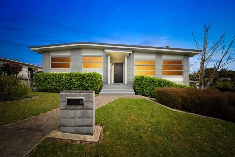 Photo of property in 10 Montana Place, Merrilands, New Plymouth, 4312