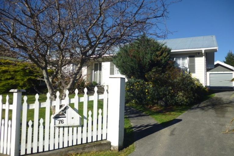 Photo of property in 76 Gemstone Drive, Birchville, Upper Hutt, 5018