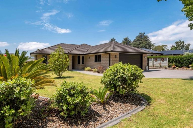 Photo of property in 52 Kayelene Place, Omokoroa, 3114
