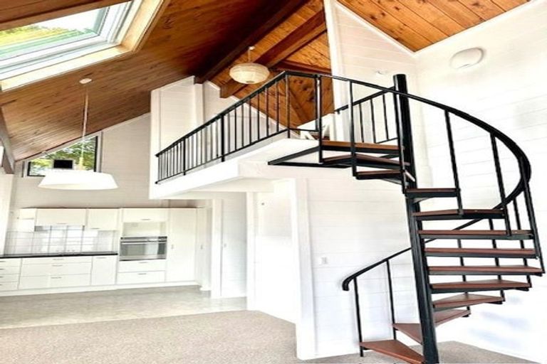 Photo of property in 1/14 Garadice Road, Rothesay Bay, Auckland, 0630