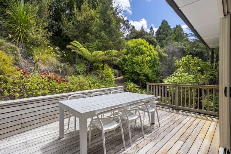 Photo of property in 9 Herrings Cove Place, Titirangi, Auckland, 0604
