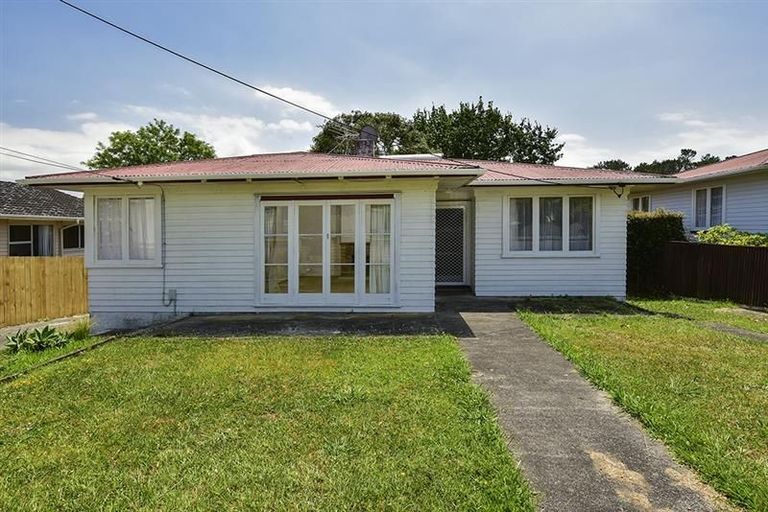Photo of property in 83 Farquhar Road, Glendene, Auckland, 0602