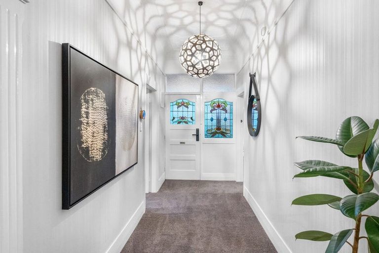 Photo of property in 72 Hargest Crescent, Saint Clair, Dunedin, 9012