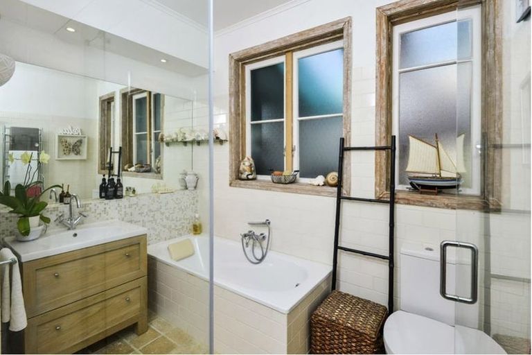 Photo of property in 2 Saint Leonards Road, Hauraki, Auckland, 0622