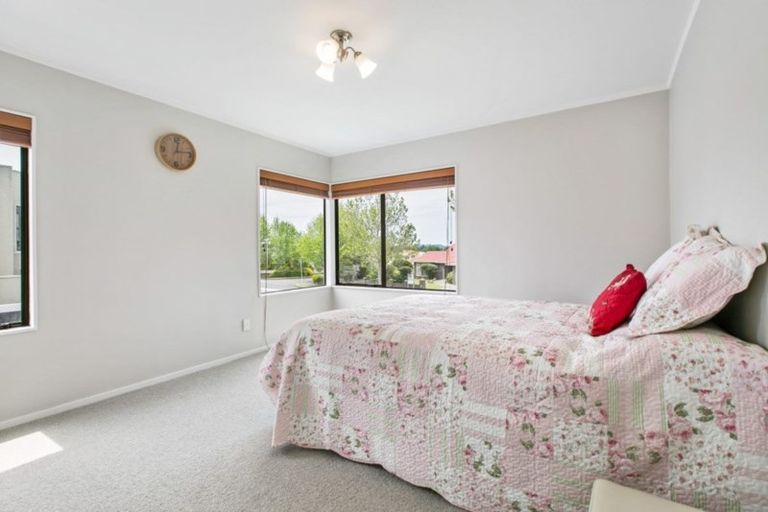 Photo of property in 63 Marina View Drive, West Harbour, Auckland, 0618