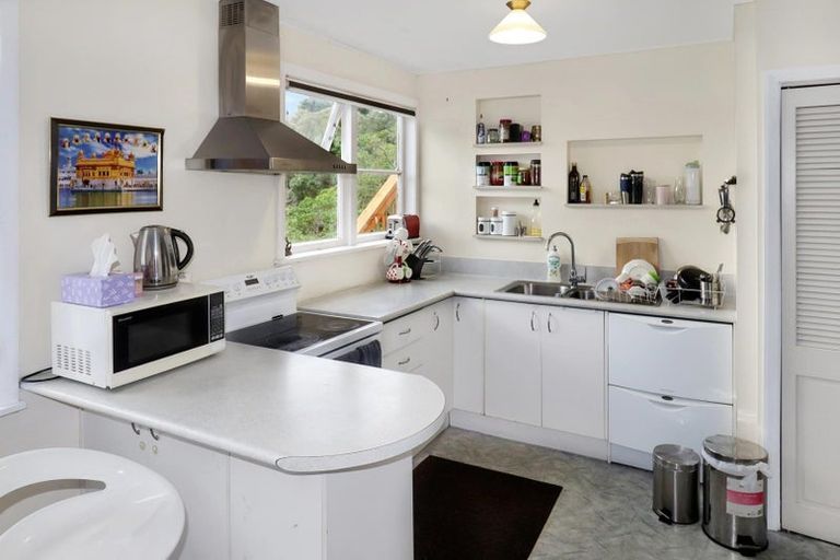 Photo of property in 41 Lyndfield Lane, Newlands, Wellington, 6037