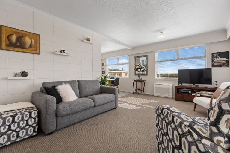 Photo of property in 14 South Road, Moturoa, New Plymouth, 4310