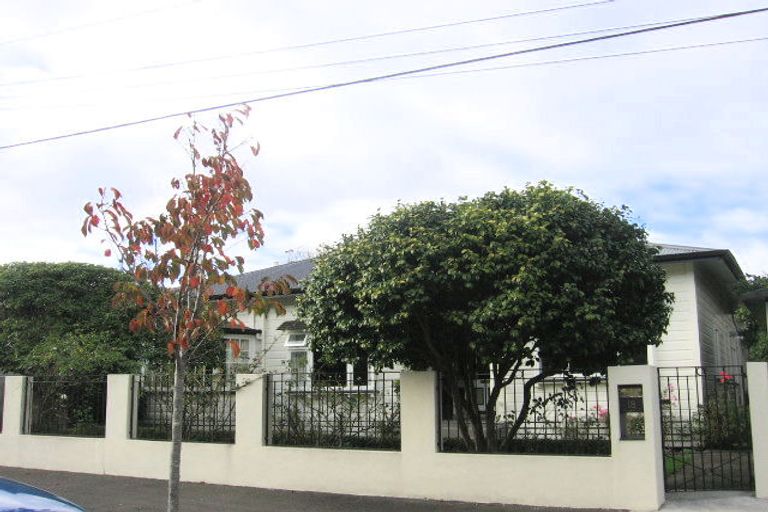 Photo of property in 18 Hautana Square, Woburn, Lower Hutt, 5010