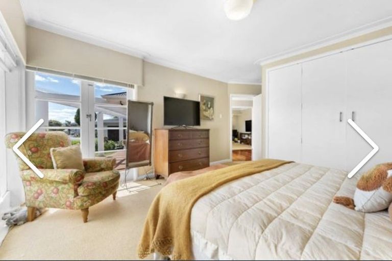 Photo of property in 33 Covil Avenue, Te Atatu South, Auckland, 0610