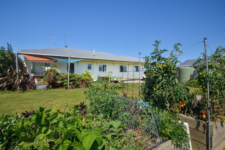 Photo of property in 17 Cemetery Road, Patutahi, Gisborne, 4072