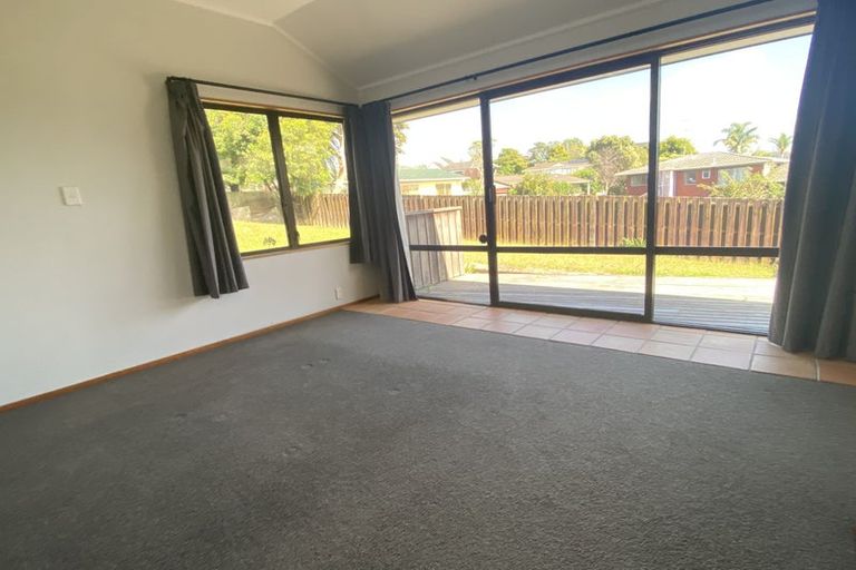 Photo of property in 7 Widmore Drive, Massey, Auckland, 0614