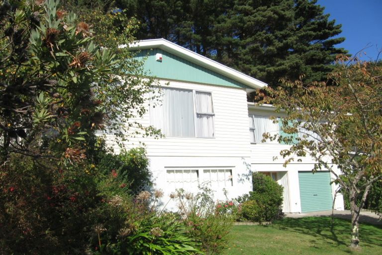 Photo of property in 9 Colonial Grove, Tawa, Wellington, 5028