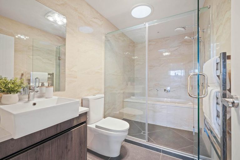 Photo of property in 7 Waru Lane, Te Atatu Peninsula, Auckland, 0610