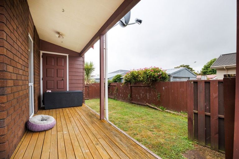 Photo of property in 21 Dalfield Place, Highbury, Palmerston North, 4412