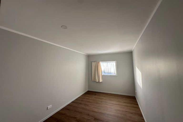 Photo of property in 129 Riverpark Crescent, Henderson, Auckland, 0610