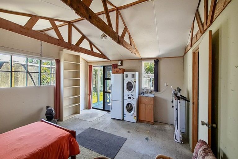 Photo of property in 1933 Parewanui Road, Parewanui, Bulls, 4894