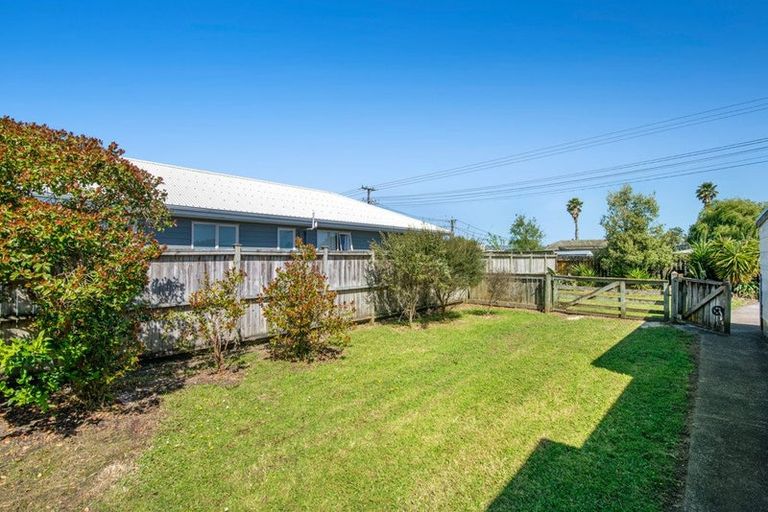 Photo of property in 17 Parakai Avenue, Parakai, 0830