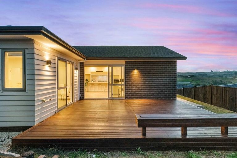 Photo of property in 9 James Elliot Way, Pokeno, 2402