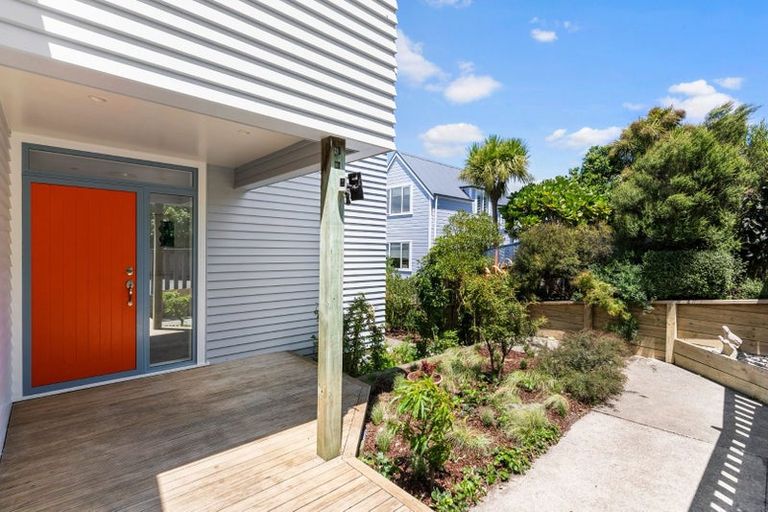 Photo of property in 32 Mandalay Terrace, Khandallah, Wellington, 6035