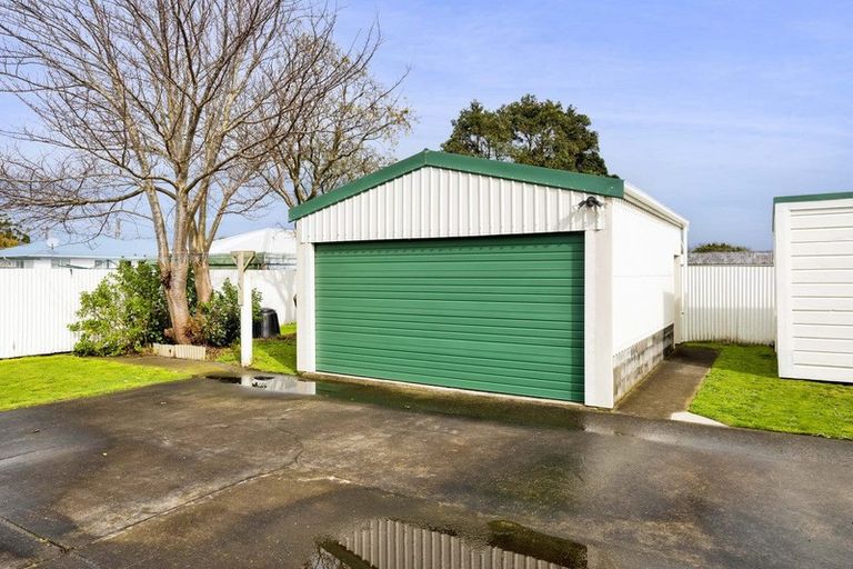Photo of property in 1 Ramanui Avenue, Hawera, 4610