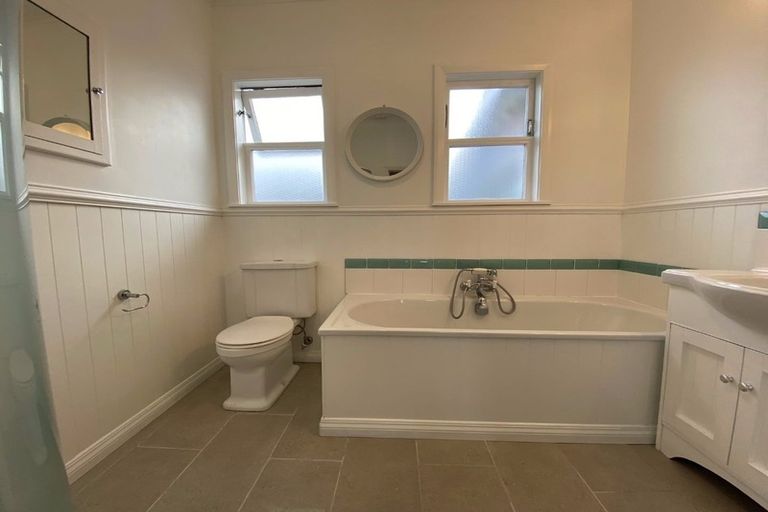 Photo of property in 43 Homebush Road, Khandallah, Wellington, 6035