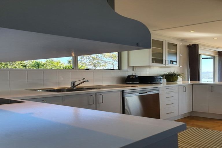 Photo of property in 8 Toporoa View, Ascot Park, Porirua, 5024