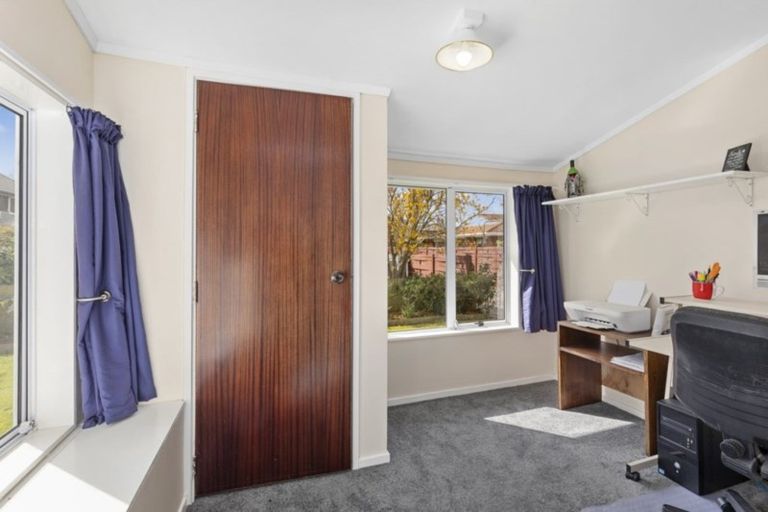 Photo of property in 13 Whites Line West, Woburn, Lower Hutt, 5010