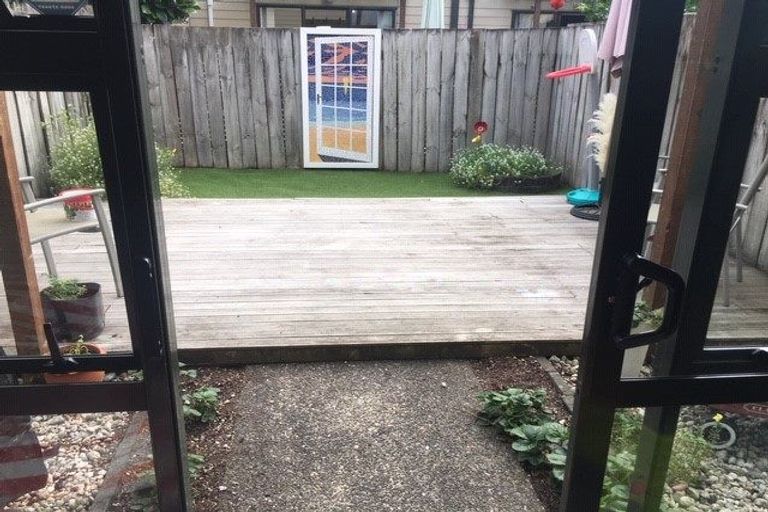 Photo of property in 7/17 Harbour View Road, Te Atatu Peninsula, Auckland, 0610