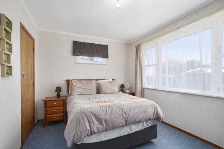 Photo of property in 6 Tararua Terrace, Cloverlea, Palmerston North, 4412