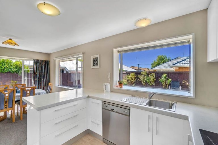 Photo of property in 2/141 Withells Road, Avonhead, Christchurch, 8042