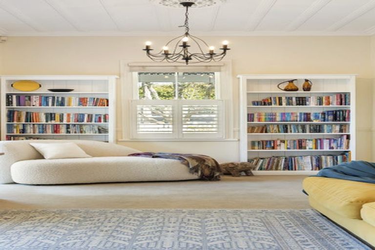 Photo of property in 46 Waterview Road, Stanley Point, Auckland, 0624