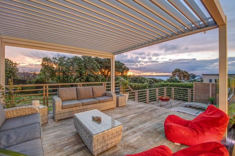 Photo of property in 88 Tiri Road, Tindalls Beach, Whangaparaoa, 0930