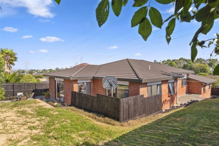 Photo of property in 9 Cloghan Close, Massey, Auckland, 0614