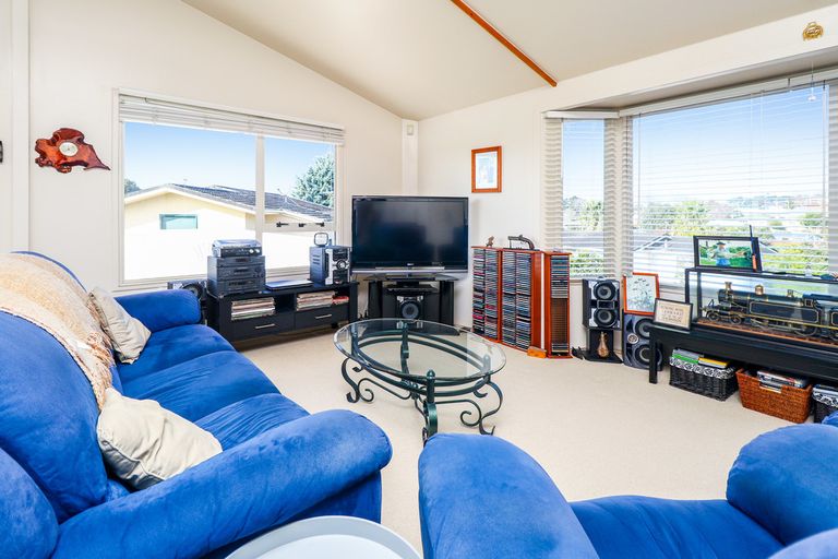 Photo of property in 80h Tirimoana Road, Te Atatu South, Auckland, 0602