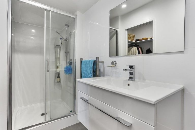 Photo of property in 117 Oreil Avenue, West Harbour, Auckland, 0618