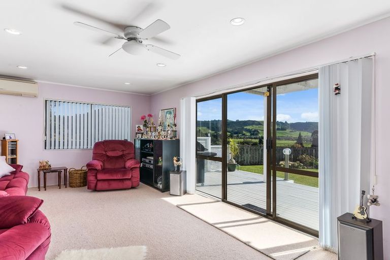 Photo of property in 10 Aquarius Drive, Kawaha Point, Rotorua, 3010