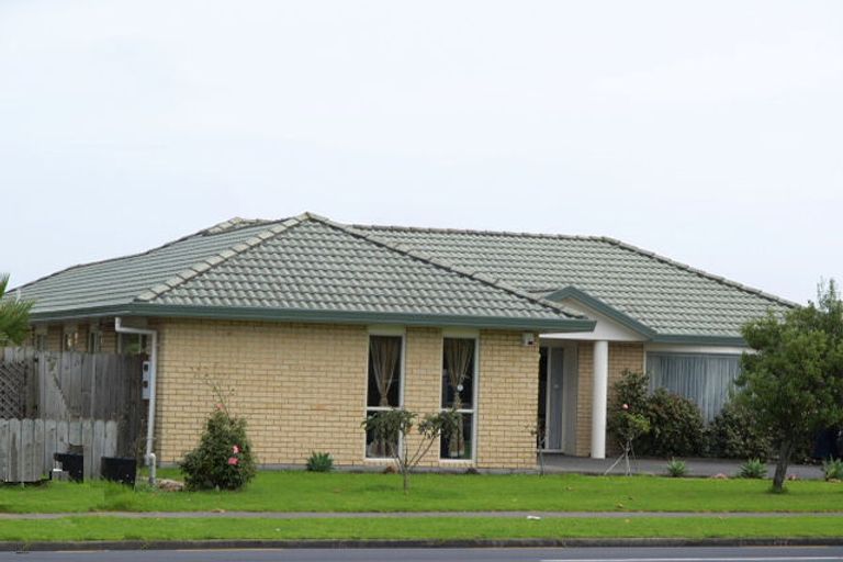 Photo of property in 319 Botany Road, Golflands, Auckland, 2013