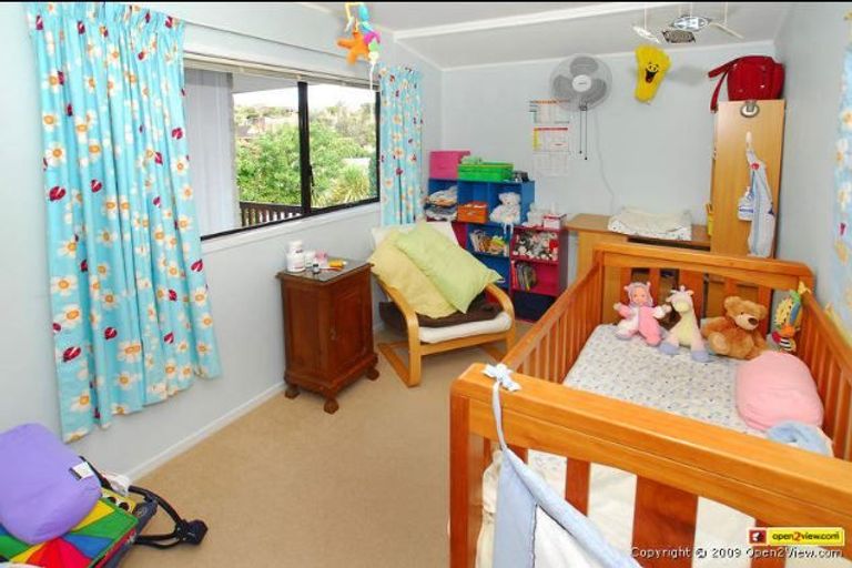 Photo of property in 2/21 Waiau Street, Torbay, Auckland, 0630