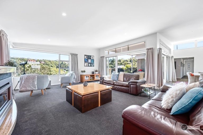 Photo of property in 37 Pekanga Road, Normandale, Lower Hutt, 5010