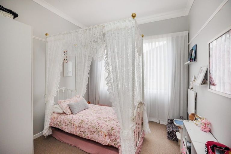 Photo of property in 24 Oxford Street, Hokowhitu, Palmerston North, 4410