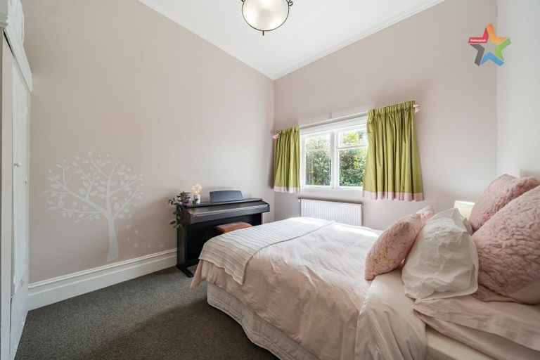 Photo of property in 32 Riddlers Crescent, Petone, Lower Hutt, 5012