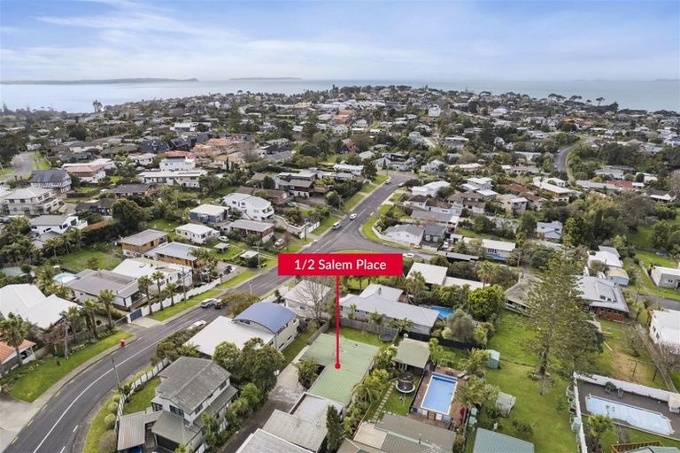 Photo of property in 1/2 Salem Place, Torbay, Auckland, 0630