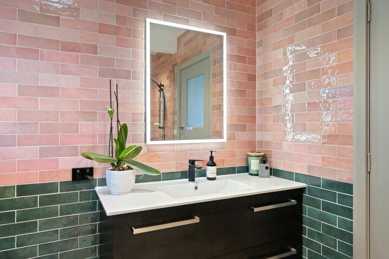 Photo of property in 19 Pingau Street, Paekakariki, 5034