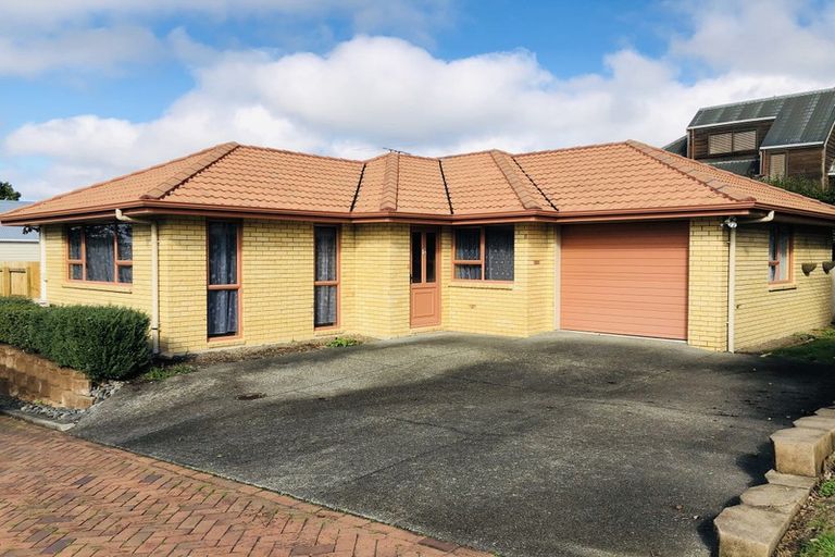 Photo of property in 17a Lesa Annis Place, Henderson, Auckland, 0612