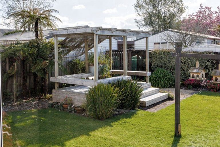 Photo of property in 21 Pulham Crescent, Queenwood, Hamilton, 3210